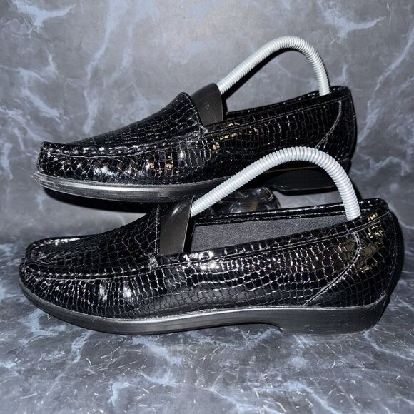 SAS Shoes Simplify Black Croc Slip On Comfort Shoe Loafer Size 9.5M - Picture 1 of 8